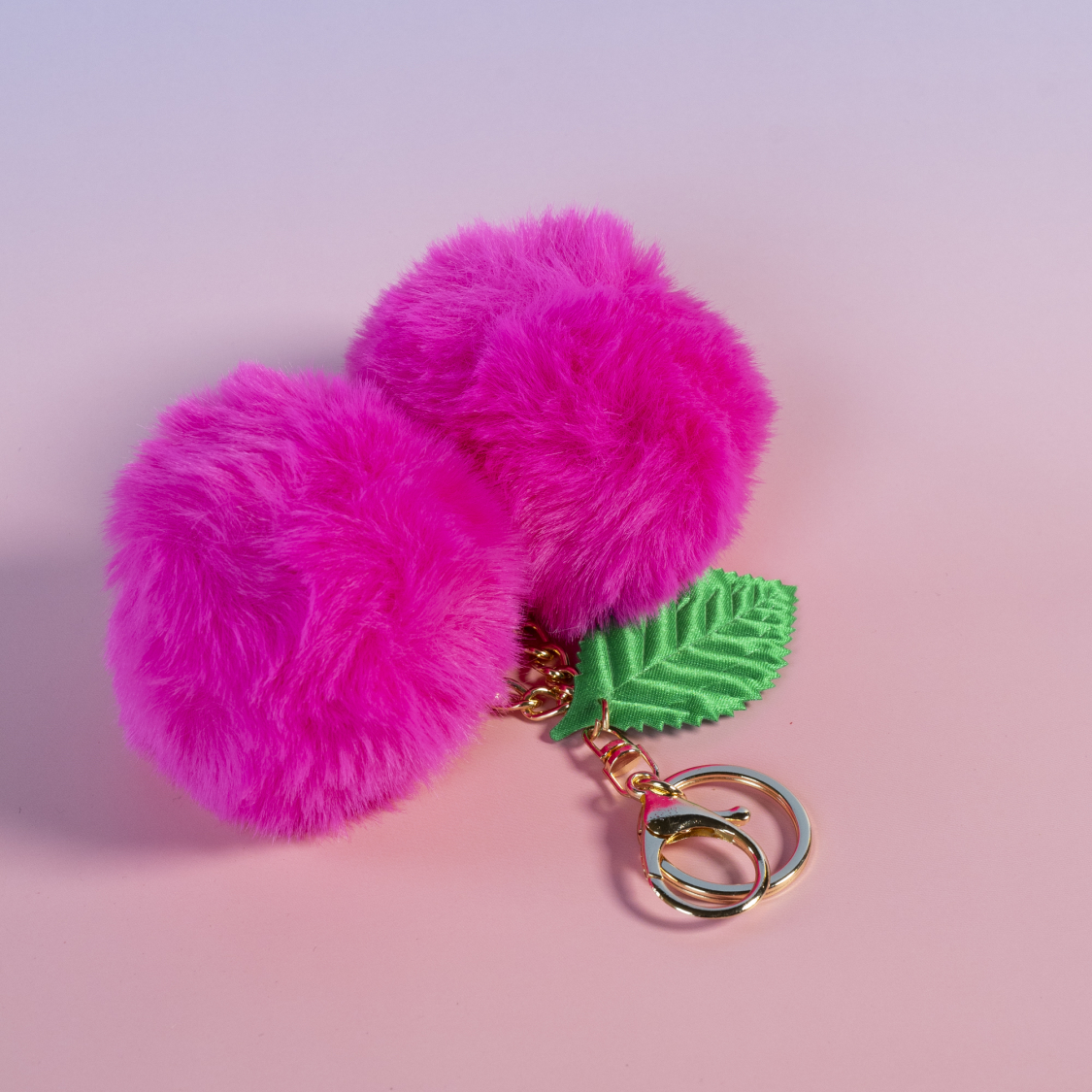 Cherry Nøglering i Pink fra LÉ MOSCH, pynt til taske, taskecharm, kirsebær charm, 