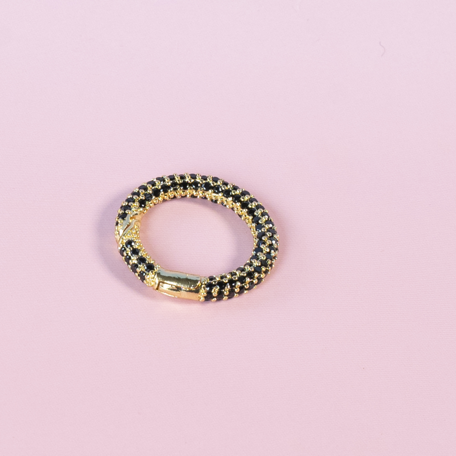 Eva Karabinring med sorte sten fra LÉ MOSCH, taskepynt, ekstra øje til din nøglering, 