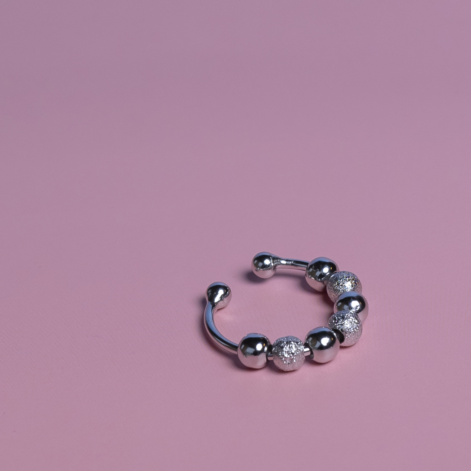 Vito Ring med kugler i forsølvet fra LÉ MOSCH, anti stress ring, åben ring, 