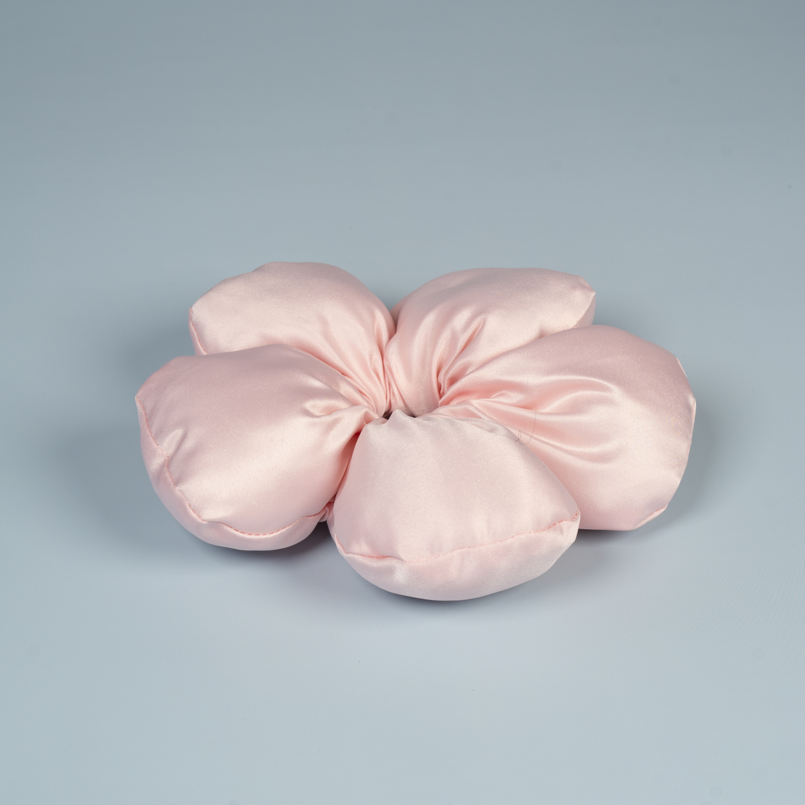 Blossom Vatteret Scrunchie i Rosa fra LÉ MOSCH, blomsterformet scrunchie, fyldig scrunchie,