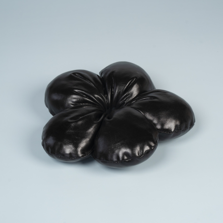 Blossom Vatteret Scrunchie i Blank Sort fra LÉ MOSCH, cool blomst til håret, fyldig blomster scrunchie,