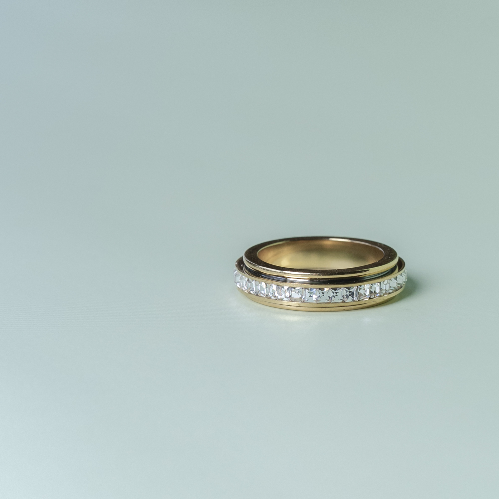 Tilo anti stress ring i forgyldt fra LÉ MOSCH, bevægelig ring, beroligende ring, adhd ring,