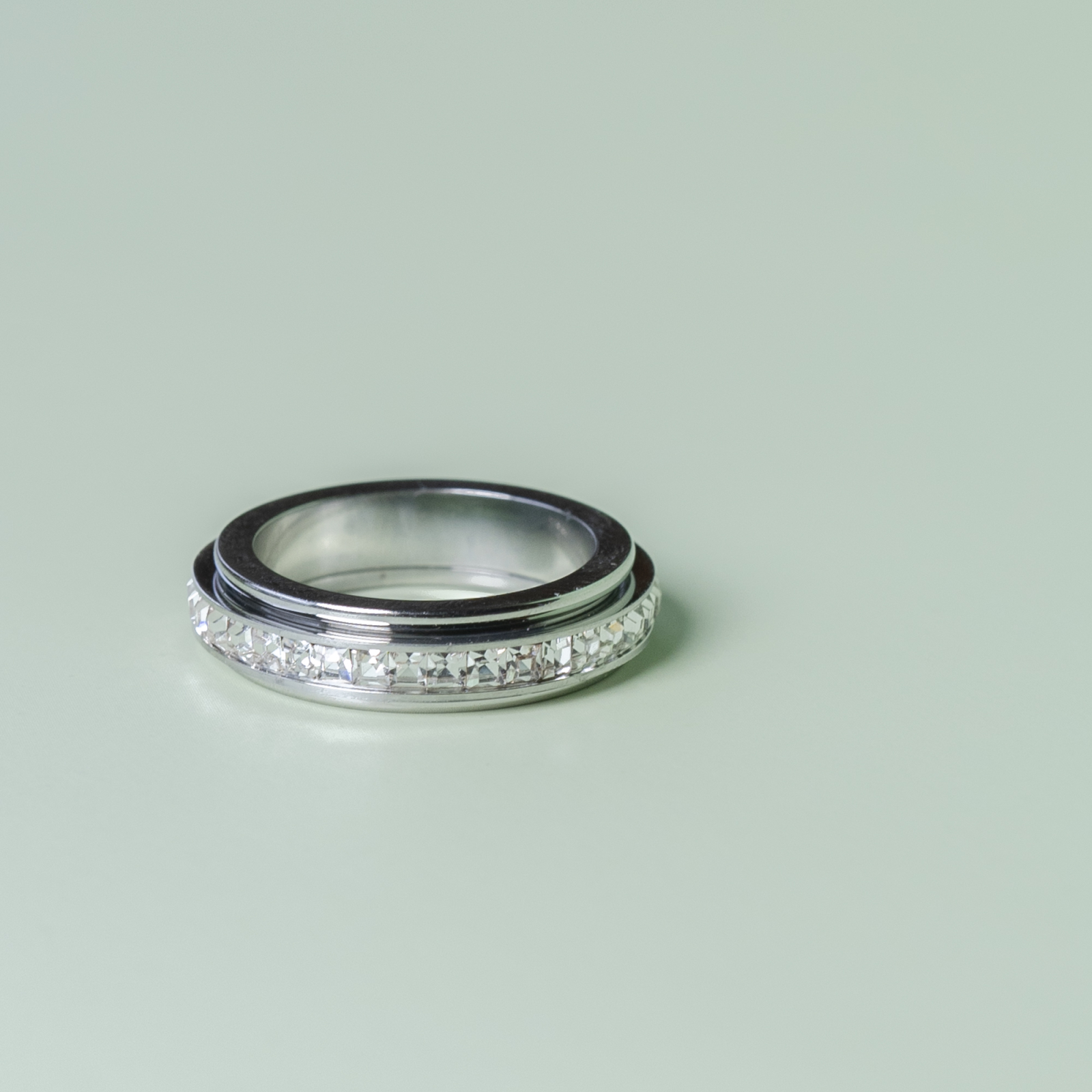 Tilo anti stress ring i forsølvet fra LÉ MOSCH, bevægelig ring, beroligende ring, adhd ring,