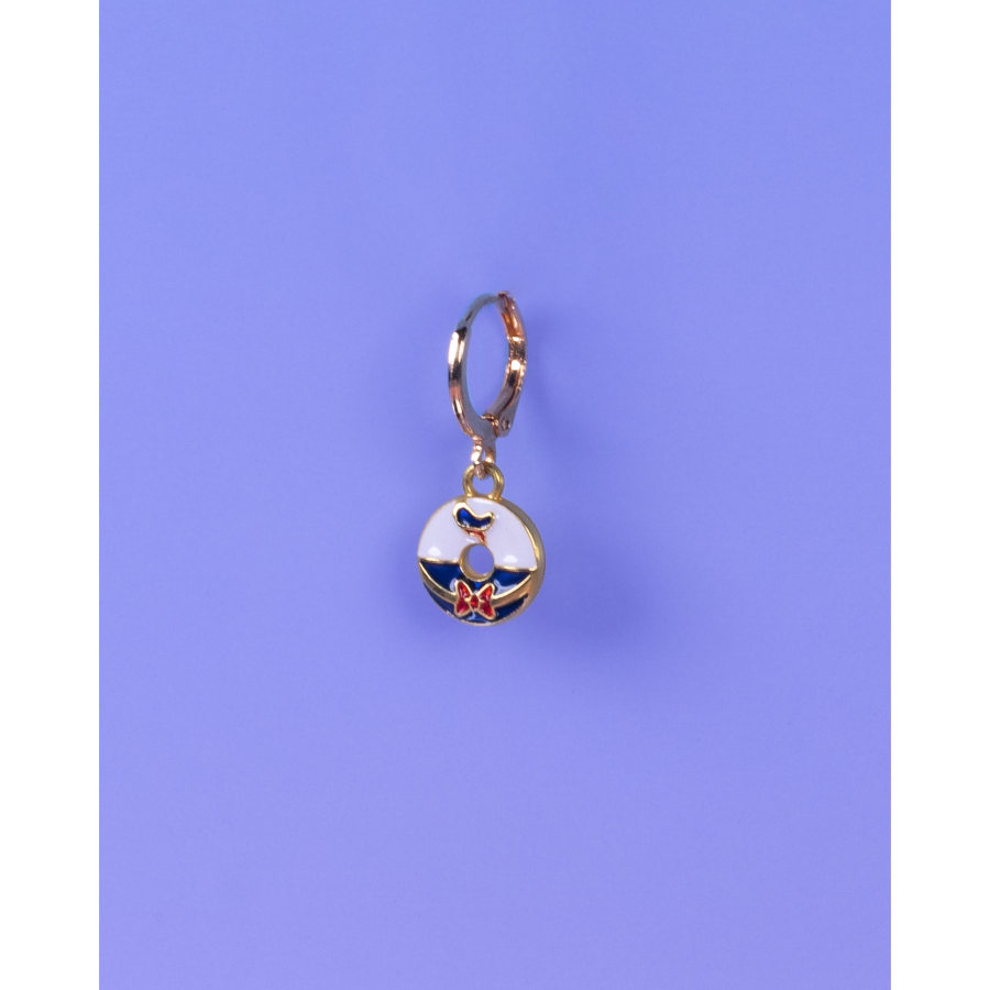 Aya Charm Suit fra le mosch. Denne charm kan også bruges som en ørering