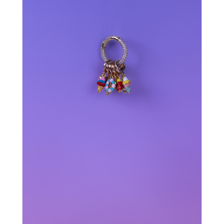 Aya Charm Rosa Badering fra le mosch. Denne charm kan også bruges som en ørering