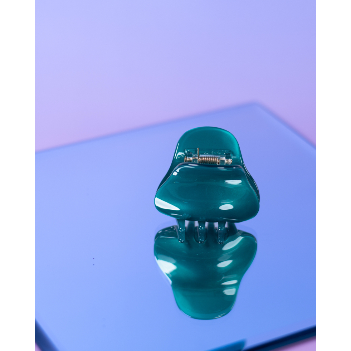 Sunny Hårklemme i Plain Petrol fra le mosch