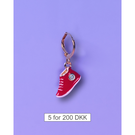 Aya Charm Rød Sneaker fra le mosch. Denne charm kan også bruges som en ørering