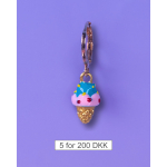 Aya Charm Blå Is fra le mosch. Denne charm kan også bruges som en ørering