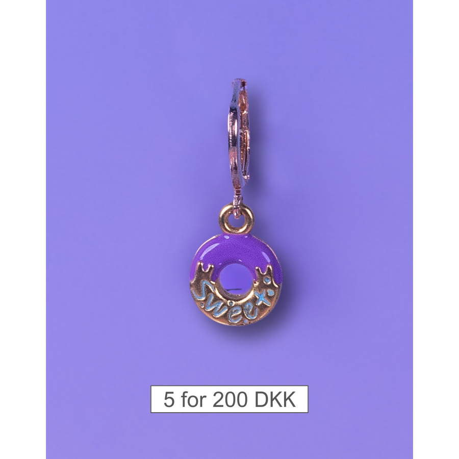 Aya Charm lilla donut fra le mosch. Denne charm kan også bruges som en ørering
