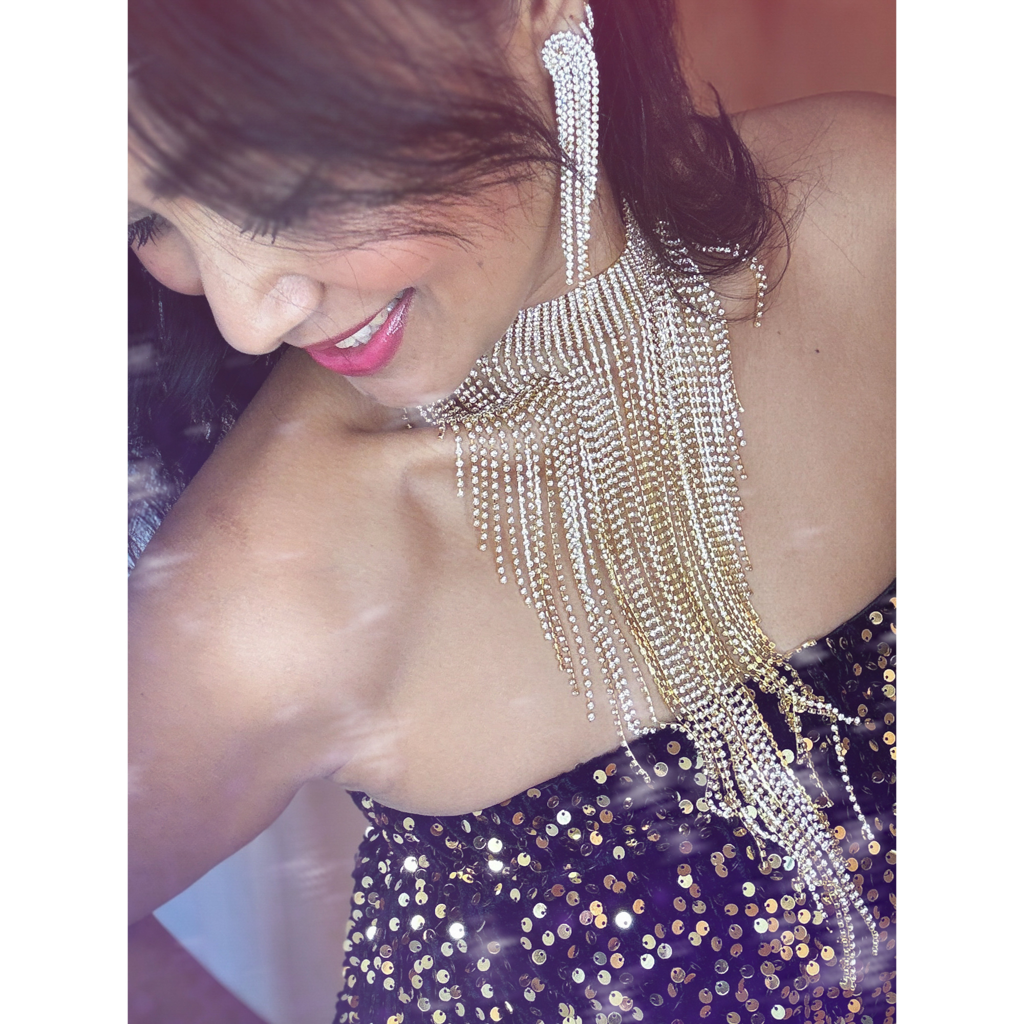 Edita Halskæde med similisten i gylden fra LÉ MOSCH, halskæde med masser af glimmer, festlig halskæde