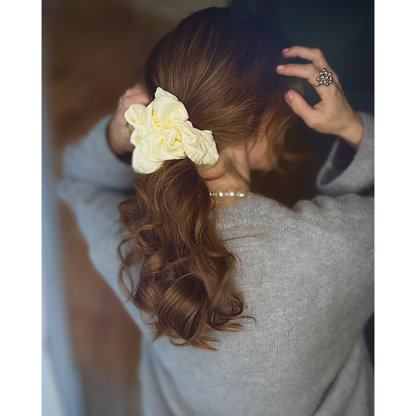 bella mega scrunchie i creme fra le mosch