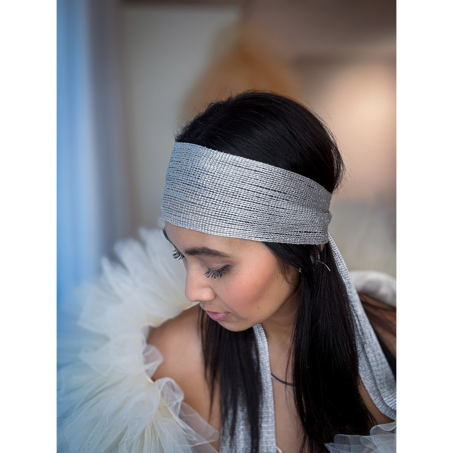 Iris Tørklæde med frynser i sølvlook fra le mosch