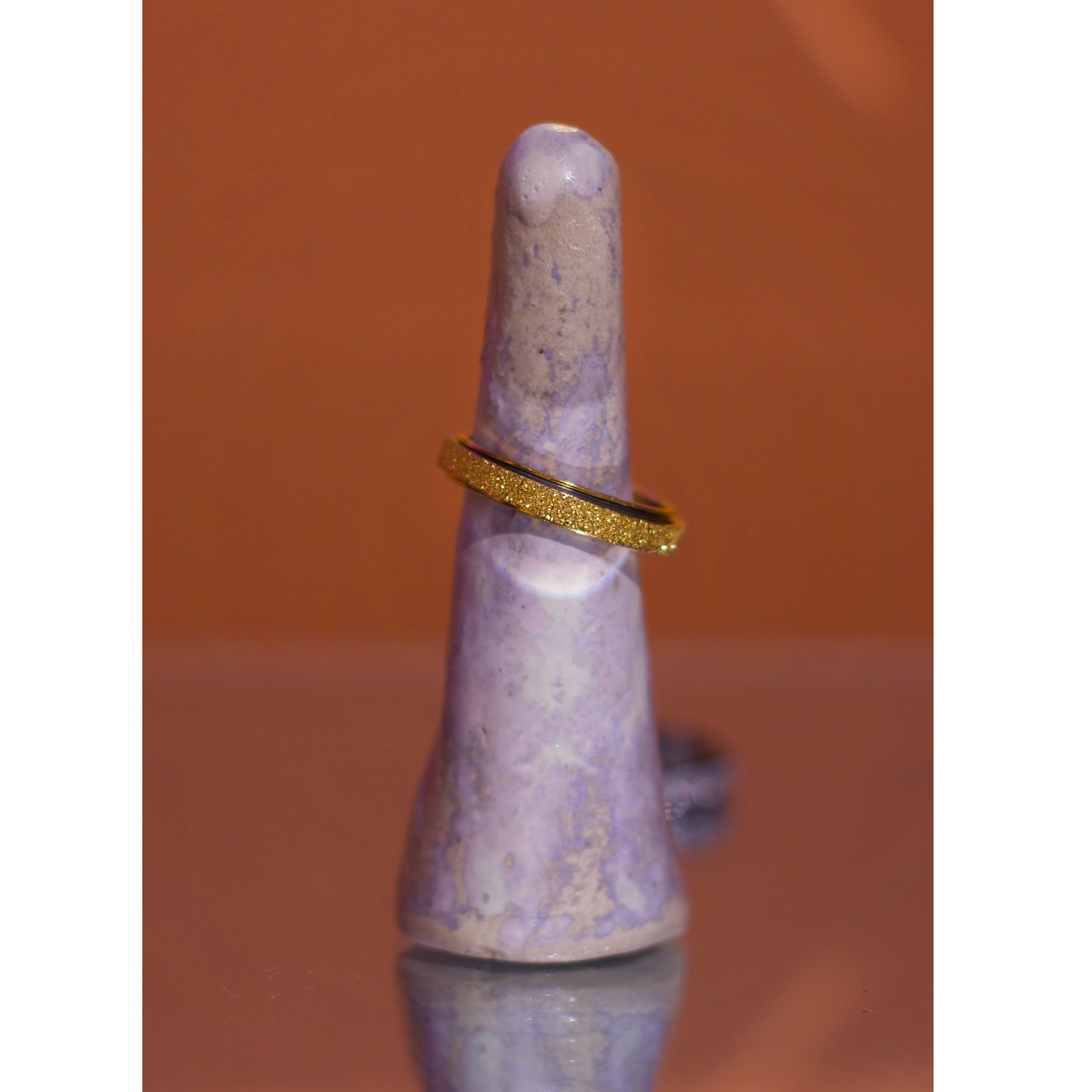 Mathilda anti stress ring i forgyldt fra le mosch