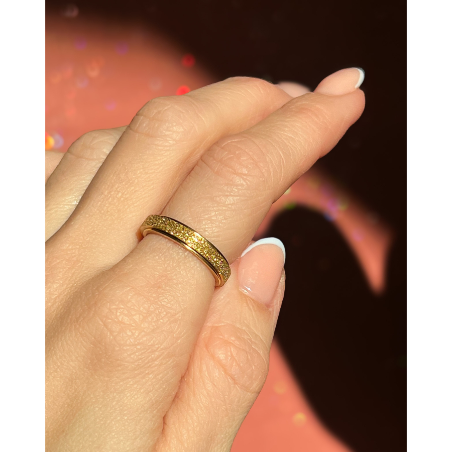 Mathilda anti stress ring i forgyldt fra le mosch