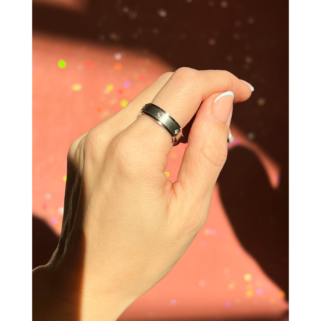 Mia anti stress ring i forsølvet fra LÉ MOSCH, bevægelig ring, beroligende ring, adhd-ring,