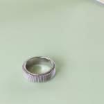 Clark unisex anti stress ring i forsølvet fra LÉ MOSCH, adhd ring, ring der giver ro i kroppen, 