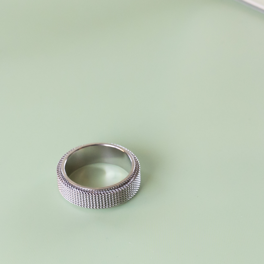 Clark unisex anti stress ring i forsølvet fra LÉ MOSCH, adhd ring, ring der giver ro i kroppen, 