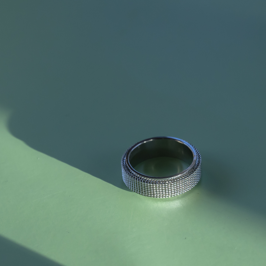 Clark unisex anti stress ring i forsølvet fra LÉ MOSCH, adhd ring, ring der giver ro i kroppen, 