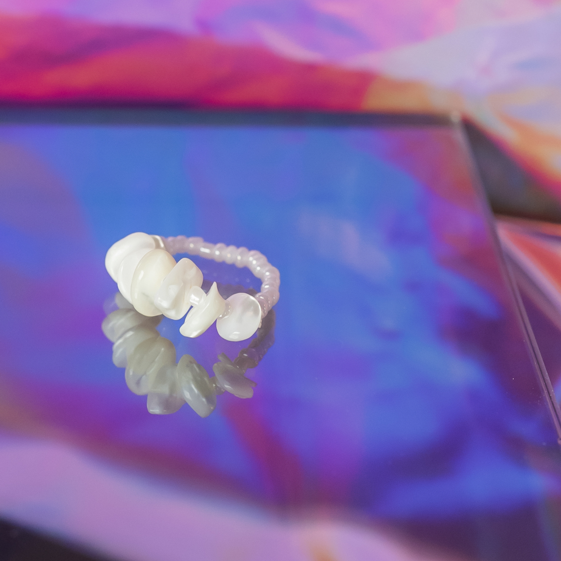 Ariel ring - Hvid Pearl Shell Chip fra le mosch