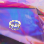 Ariel ring med ferskvandsperler og glasperler fra le mosch