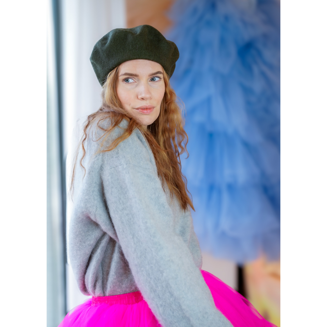 Bess Baret i army grøn fra LÉ MOSCH, klassisk baret i uld, skab et fedt look med en baret, 