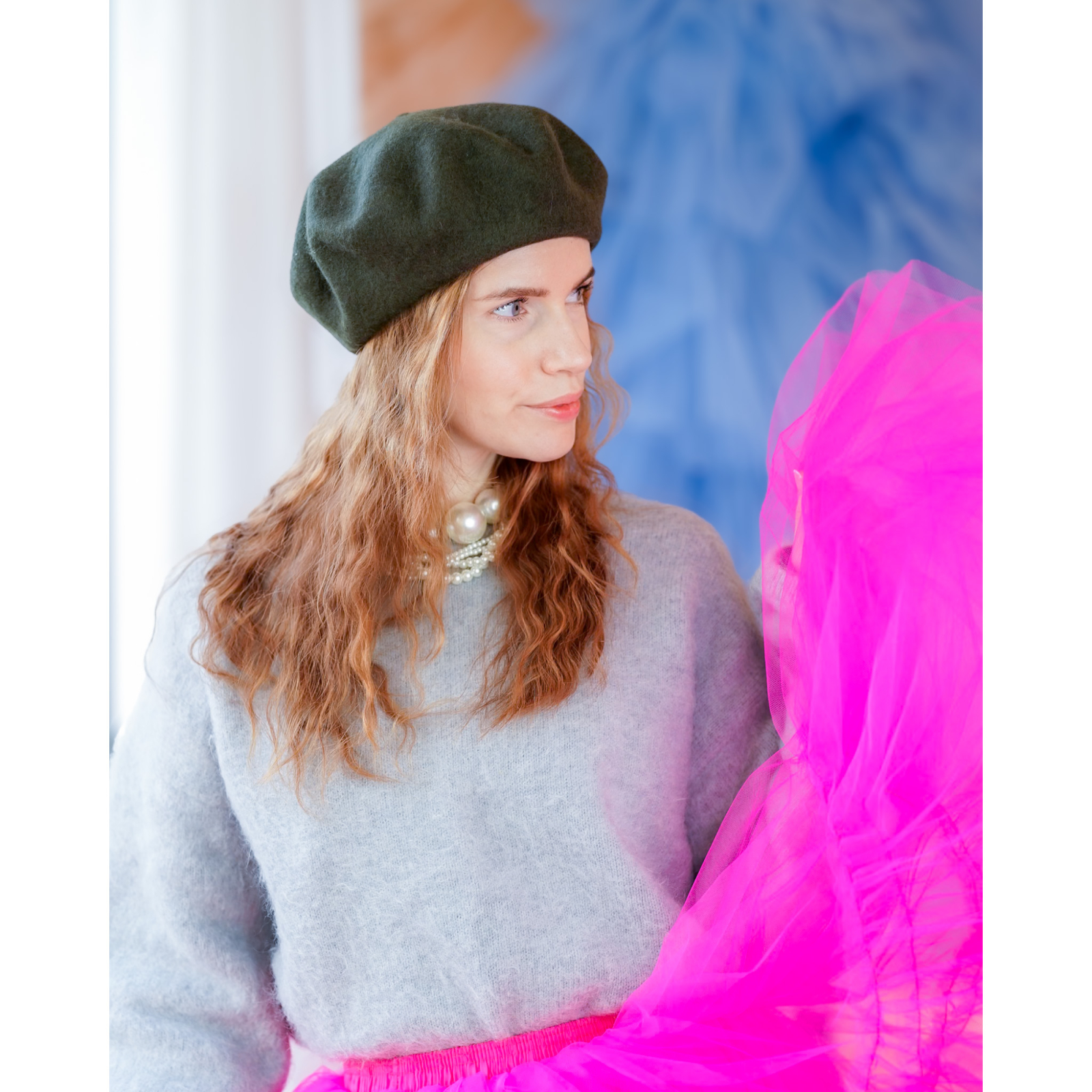 Bess Baret i army grøn fra LÉ MOSCH, klassisk baret i uld, skab et fedt look med en baret, 