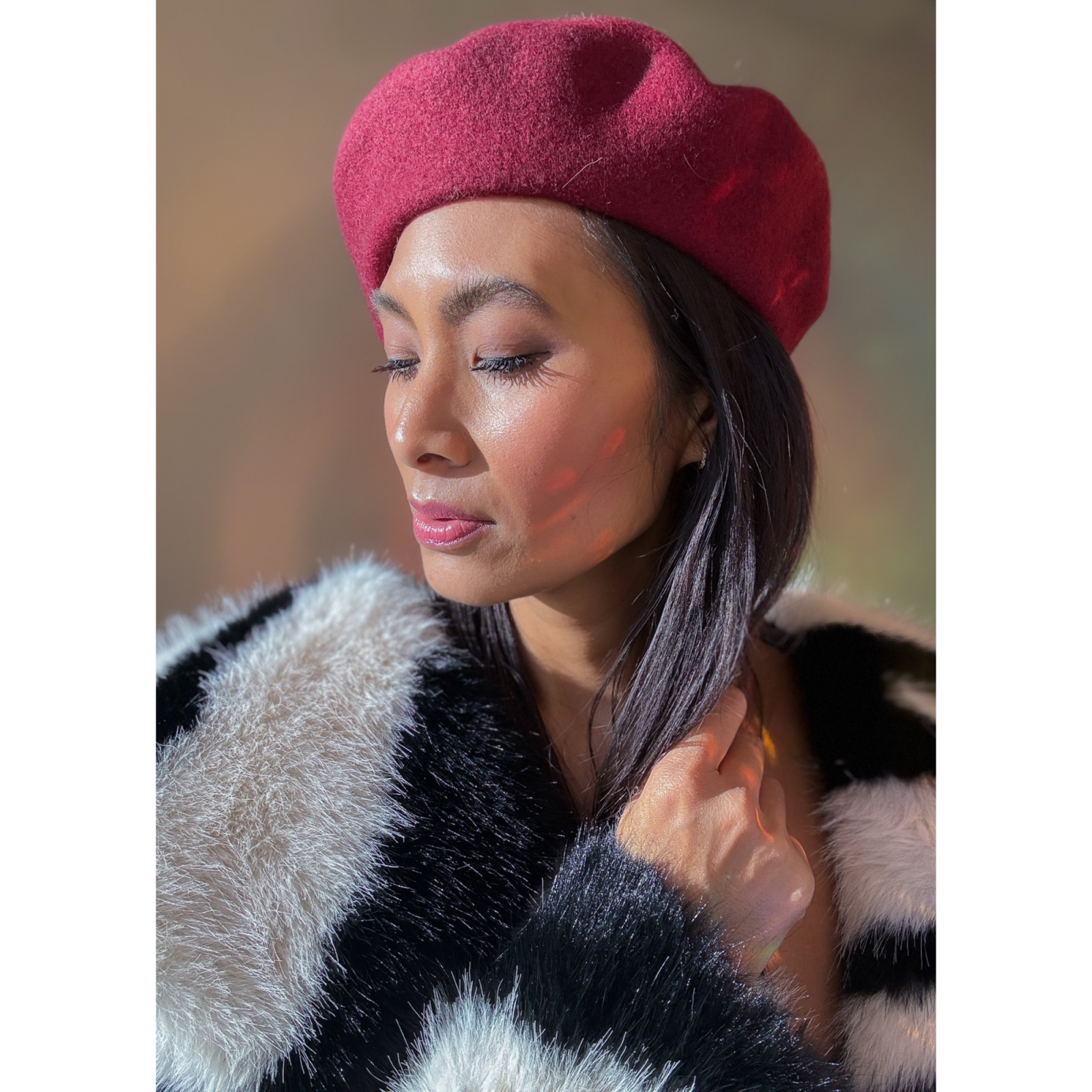 Bess Baret i vinrød fra LÉ MOSCH, klassisk baret i uld, skab et fedt look med en baret, 