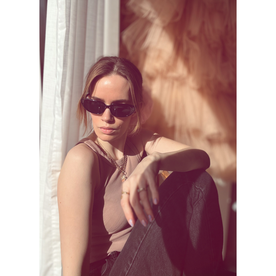 Ditte solbriller i Sortfrale mosch. Sort smal solbrille til kvinder