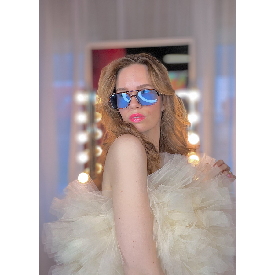 Cate solbriller i Turtle Med Blåt Glas Fra le mosch