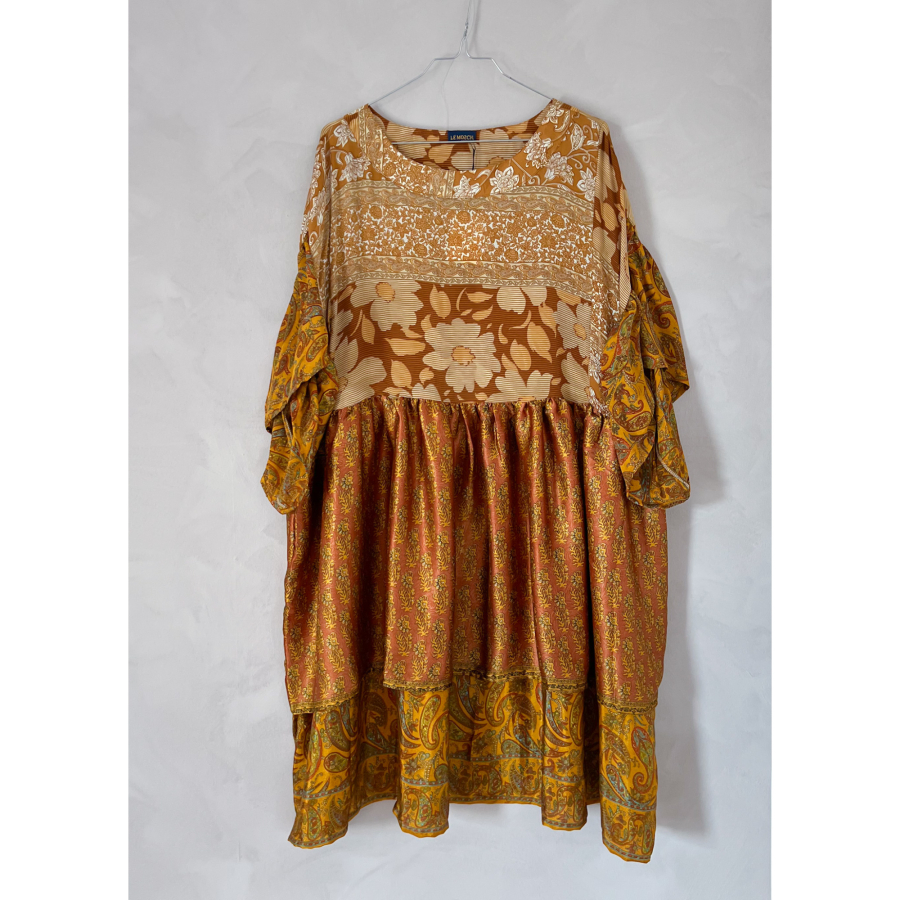 Alpana kjole no 81 fra LÉ MOSCH, farverig oversize kjole, unika kjole af genbrugsmaterialer, 