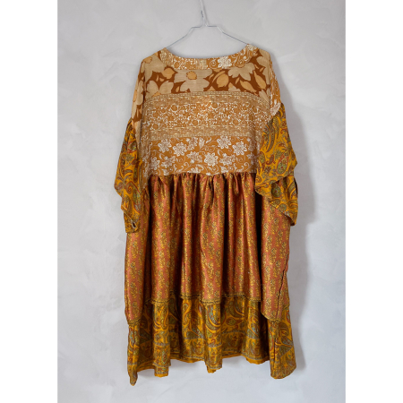 Alpana kjole no 81 fra LÉ MOSCH, farverig oversize kjole, unika kjole af genbrugsmaterialer,