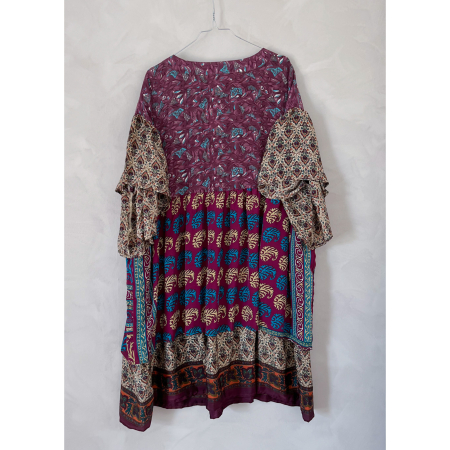 Alpana kjole no 86 fra LÉ MOSCH, farverig oversize kjole, unika kjole af genbrugsmaterialer,