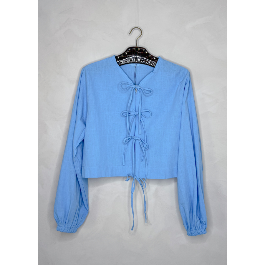Lizan Top med bindebånd i blå fra LÉ MOSCH, bluse med bindebånd, let og feminin bomuldstop,
