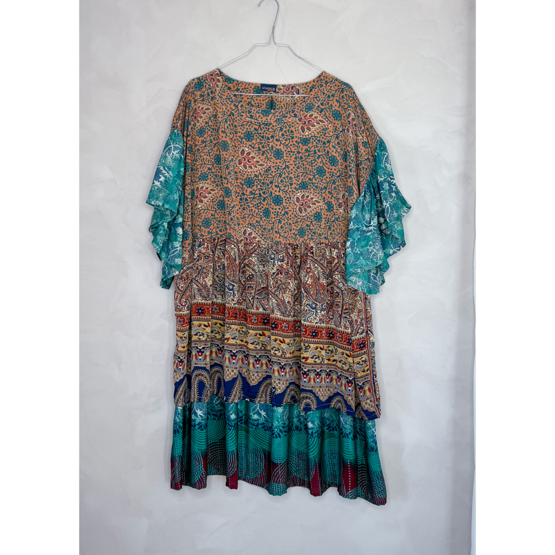 Alpana kjole no 89 fra LÉ MOSCH, farverig oversize kjole, unika kjole af genbrugsmaterialer, 