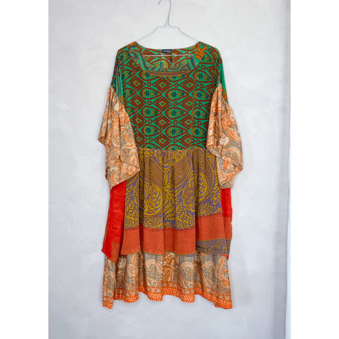 Alpana kjole no 102 fra LÉ MOSCH, farverig oversize kjole, unika kjole af genbrugsmaterialer, 