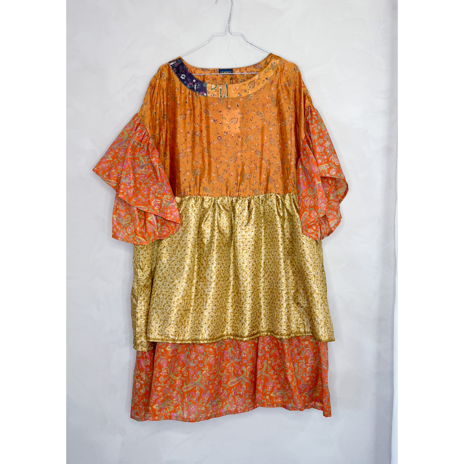 Alpana kjole no 103 fra LÉ MOSCH, farverig oversize kjole, unika kjole af genbrugsmaterialer, 