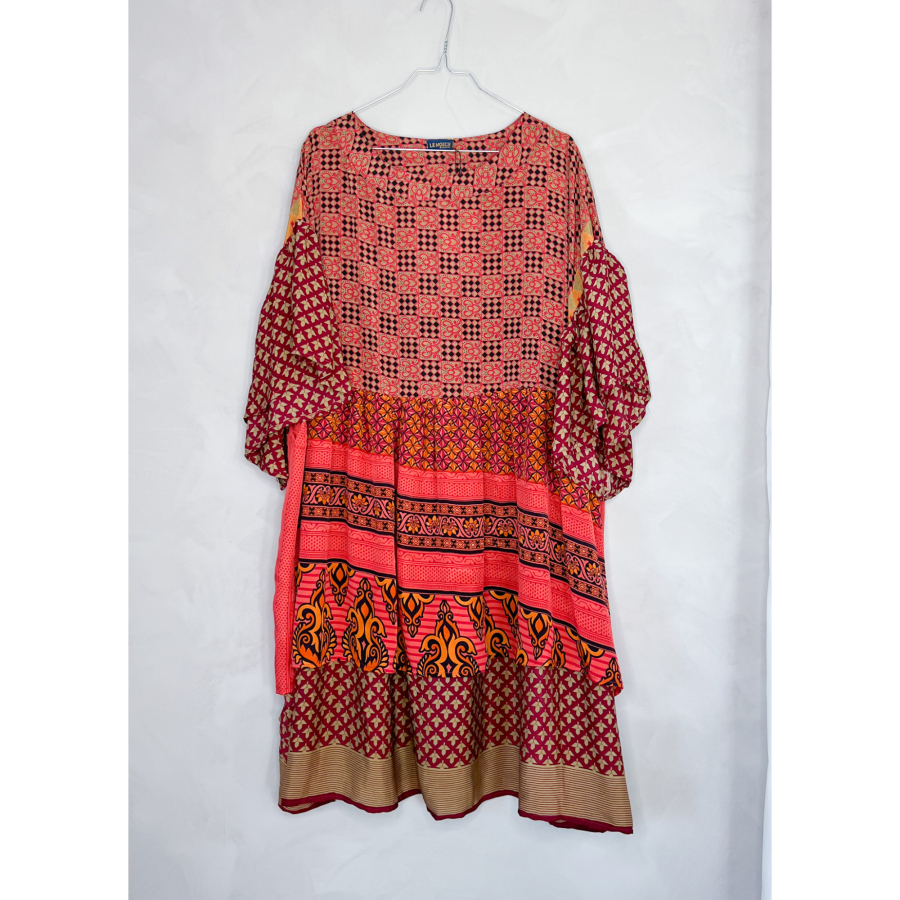 Alpana kjole no 104 fra LÉ MOSCH, farverig oversize kjole, unika kjole af genbrugsmaterialer, 