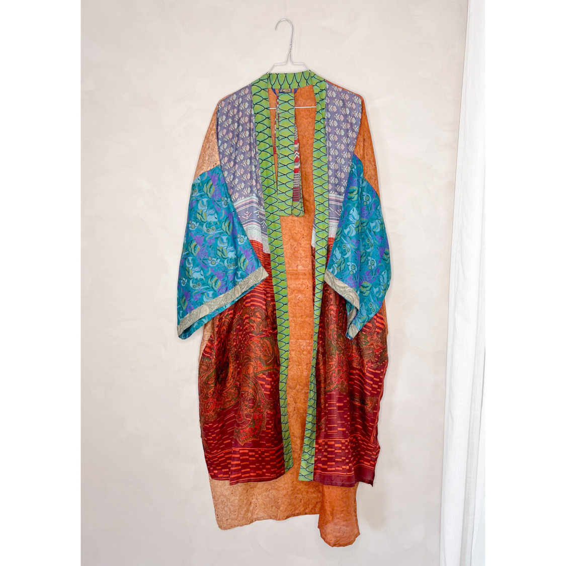 Minju Silkemix kimono no 1136 fra LÉ MOSCH, skøn unik og let kimono, super anvendelig kimono,