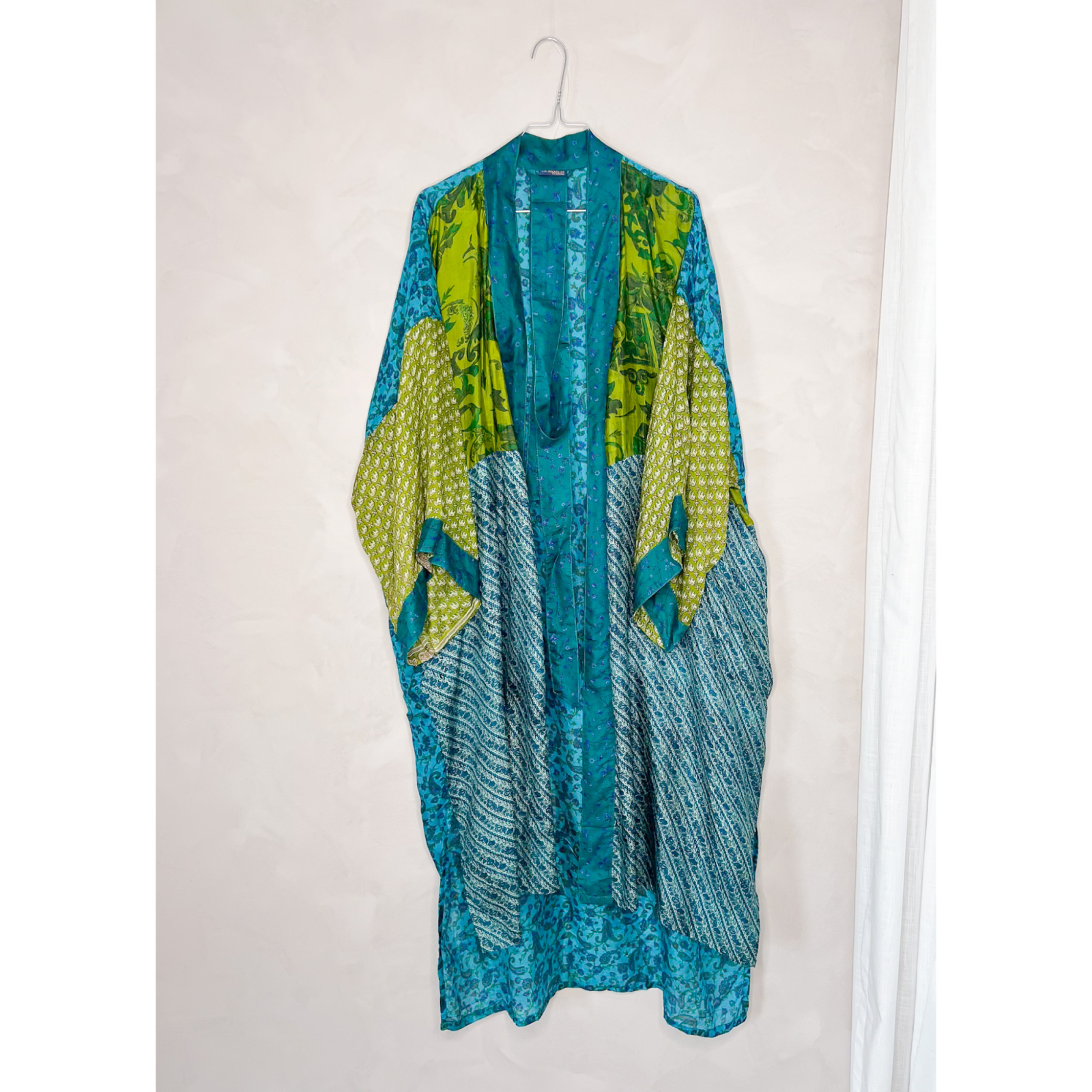 Minju Silkemix kimono no 1138 fra LÉ MOSCH, skøn unik og let kimono, super anvendelig kimono,