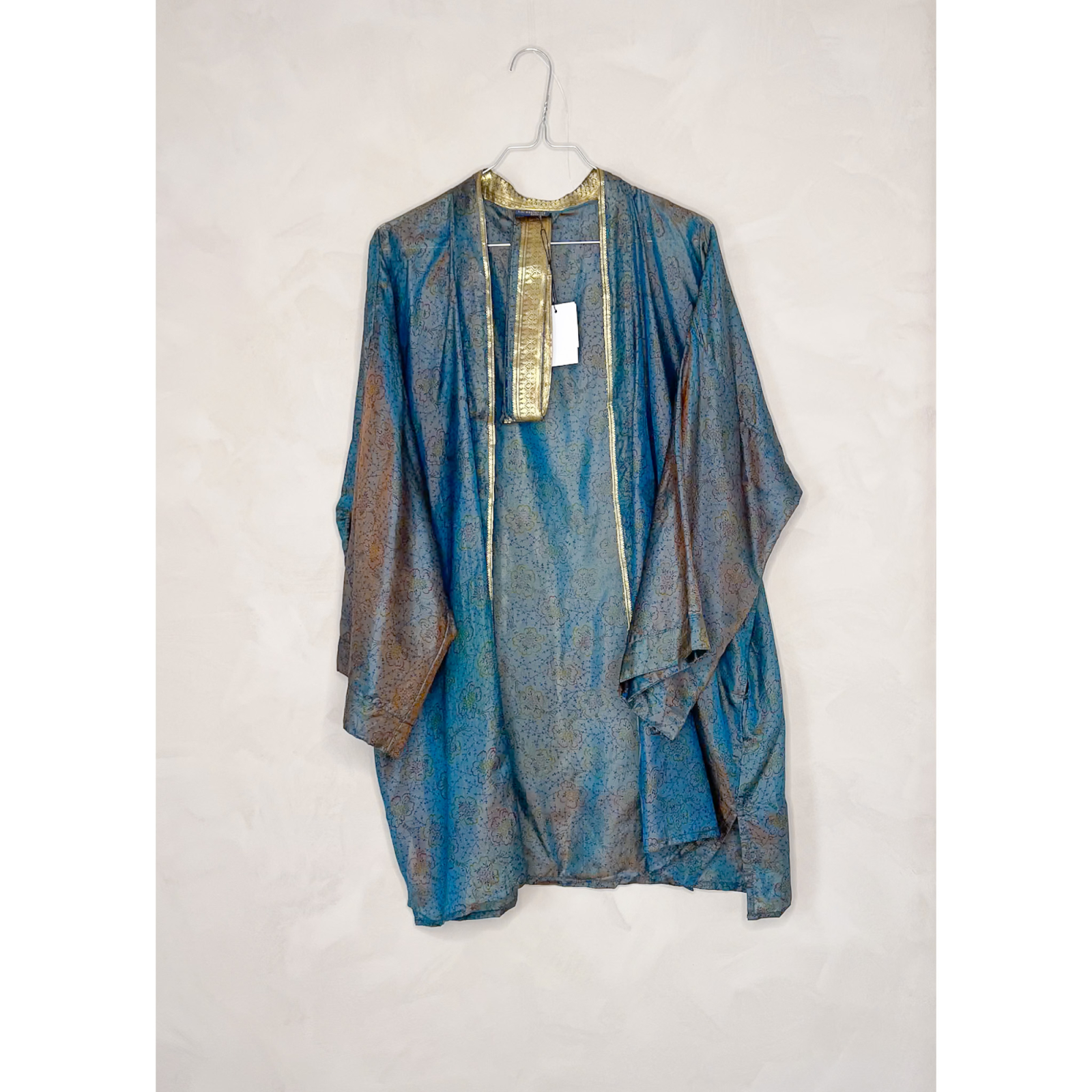 Monya Silkemix kimono no 1496 fra LÉ MOSCH, kort let kimono, elegant og super anvendelig kort kimono,