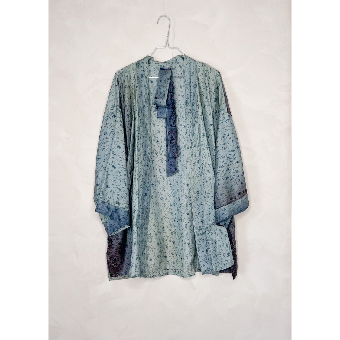 Monya Silkemix kimono no 1499 fra LÉ MOSCH, kort let kimono, elegant og super anvendelig kort kimono,