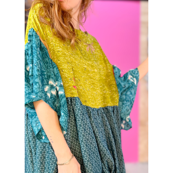 Alpana kjole no 101 fra LÉ MOSCH, farverig oversize kjole, unika kjole af genbrugsmateriale