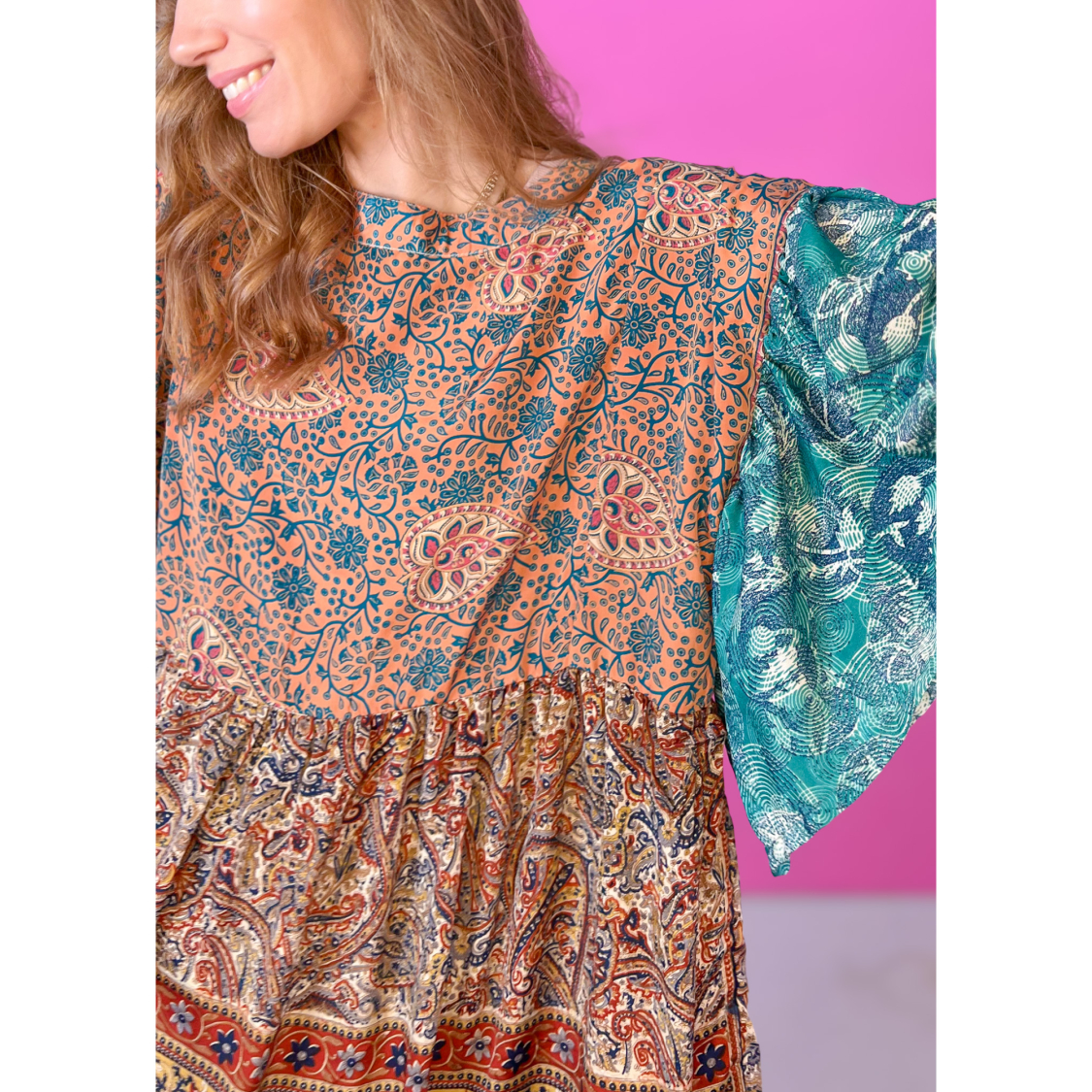 Alpana kjole no 89 fra LÉ MOSCH, farverig oversize kjole, unika kjole af genbrugsmaterialer, 