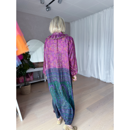Janta silkemix kaftan kjole med flæse no 90 fra LÉ MOSCH, let lang kjole, anvendelig farverig kjole, 