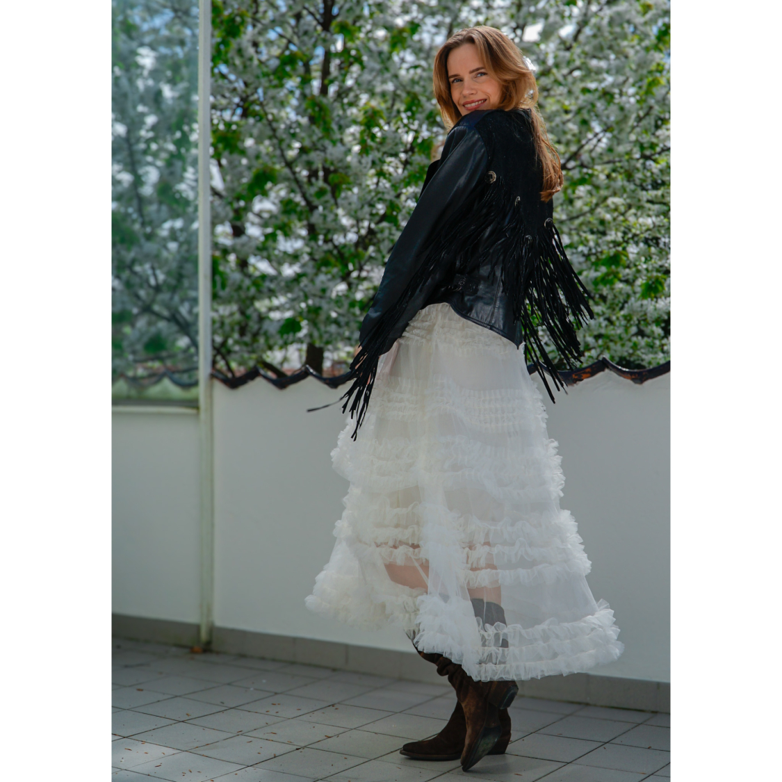 Thyra Tyl Nederdel i Creme fra LÉ MOSCH, let og anvendelig nederdel, smuk feminin sommer nederdel, 