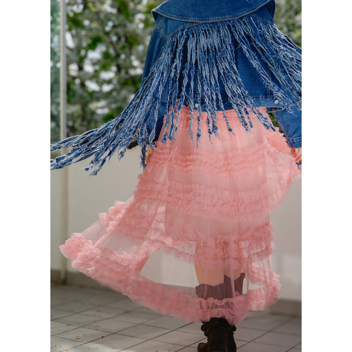 Thyra Tyl Nederdel i Pudder fra LÉ MOSCH, let og feminin nederdel, skøn anvendelig sommer nederdel, 