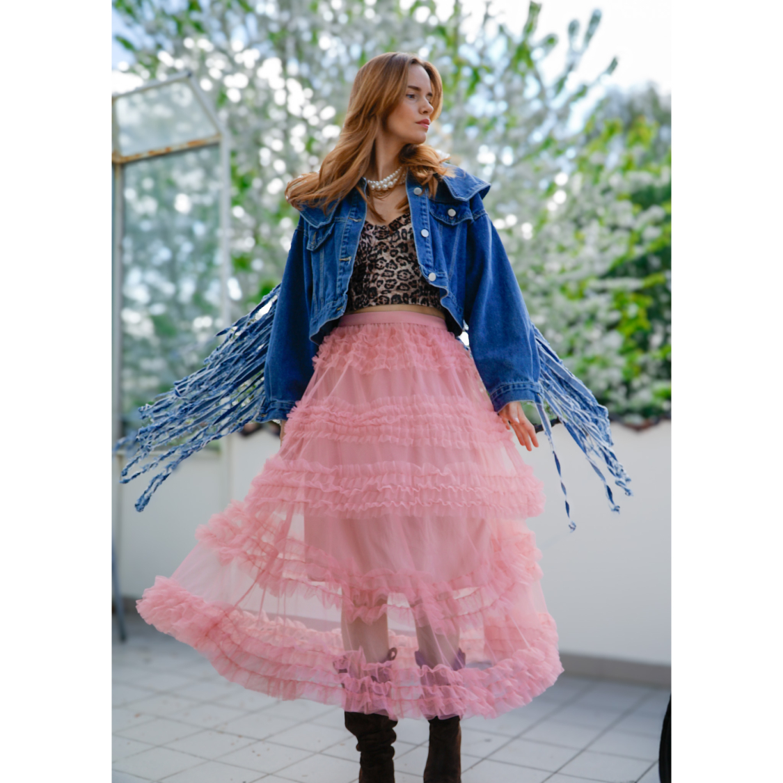 Thyra Tyl Nederdel i Pudder fra LÉ MOSCH, let og feminin nederdel, skøn anvendelig sommer nederdel, 