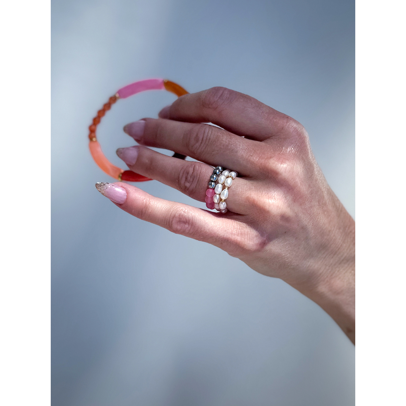 Ariel ring med ferskvandsperler og glasperler fra le mosch