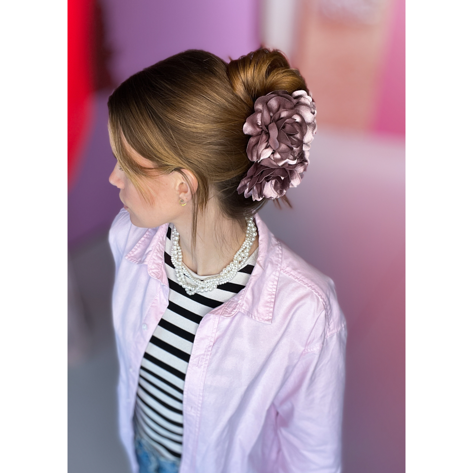 Fabiola hårklemme med blomster i nougat fra LÉ MOSCH, fyldig og stor hårklemme, smuk og feminin hårklemme med blomster, 