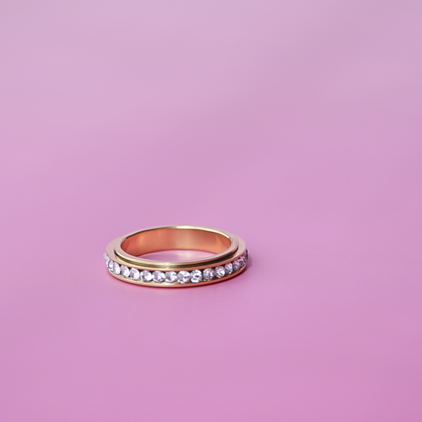 Tilo anti stress ring i forgyldt 2.0 fra LÉ MOSCH, bevægelig ring, beroligende ring, adhd ring,